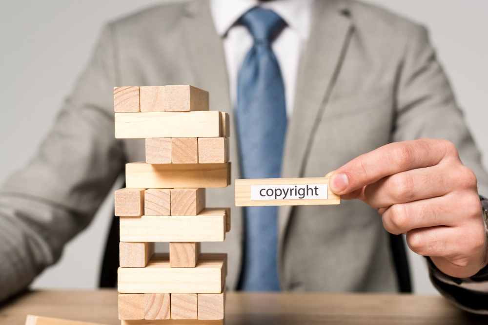 Les enjeux du droit d’auteur à l’ère numérique : défis et opportunités